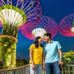 아이와 함께 가기 좋은 해외여행지 - **Southeast Asian Adventure: Singapore's Futuristic Gardens and Theme Park Thrills**
    A vibrant, ...